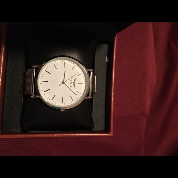 Watch - Picture 1 of 4